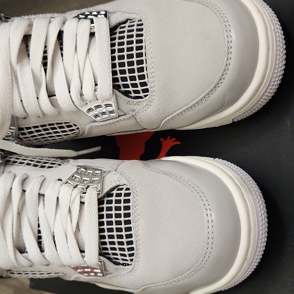 Jordan Retro 4 in Neutral Gray and White - Picture 3 of 7